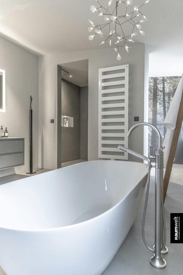 FUGENLOSES BADEZIMMER