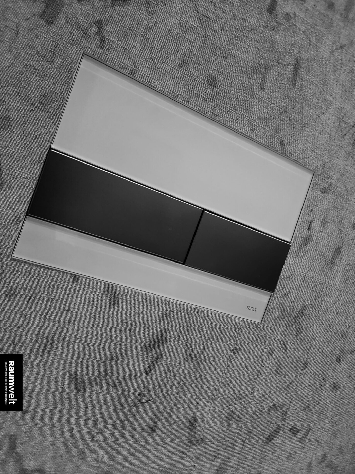 FLÄCHENBÜNDIGER WC-TASTER UND DESIGNTAPETE